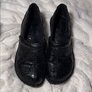 Black Embossed Women's Nursing Shoes
